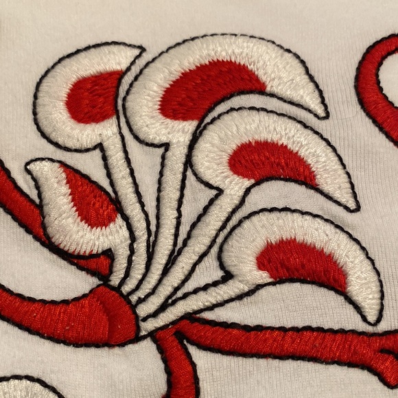 Talbots women’s white cotton T-shirt with raised abstract design. Medium. EUC. - Picture 6 of 6